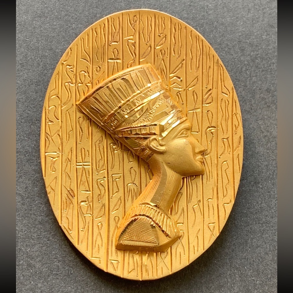 14k gold Egyptian Queen Brooch or Pendant. X-Large size! - Picture 9 of 9